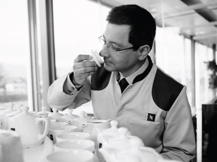 THE <i>NESPRESSO</i> EXPERTS