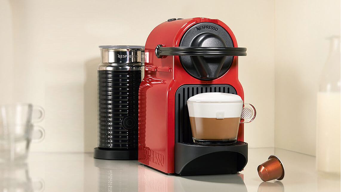 Cafetera roja Nespresso