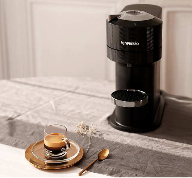 Taza Nespresso Vertuo y máquina Nespresso Vertuo