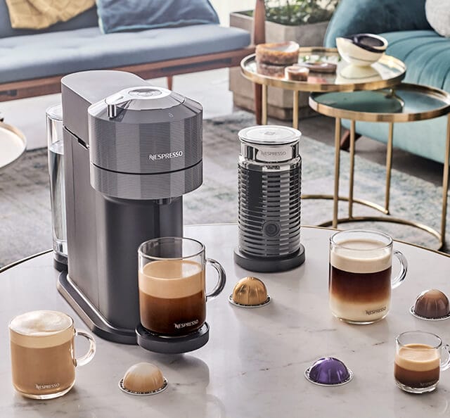 Máquina Nespresso Vertuo y con cafés con abundante crema