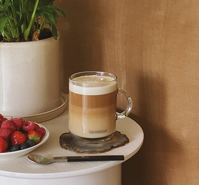 Taza Nespresso Vertuo con abundante crema