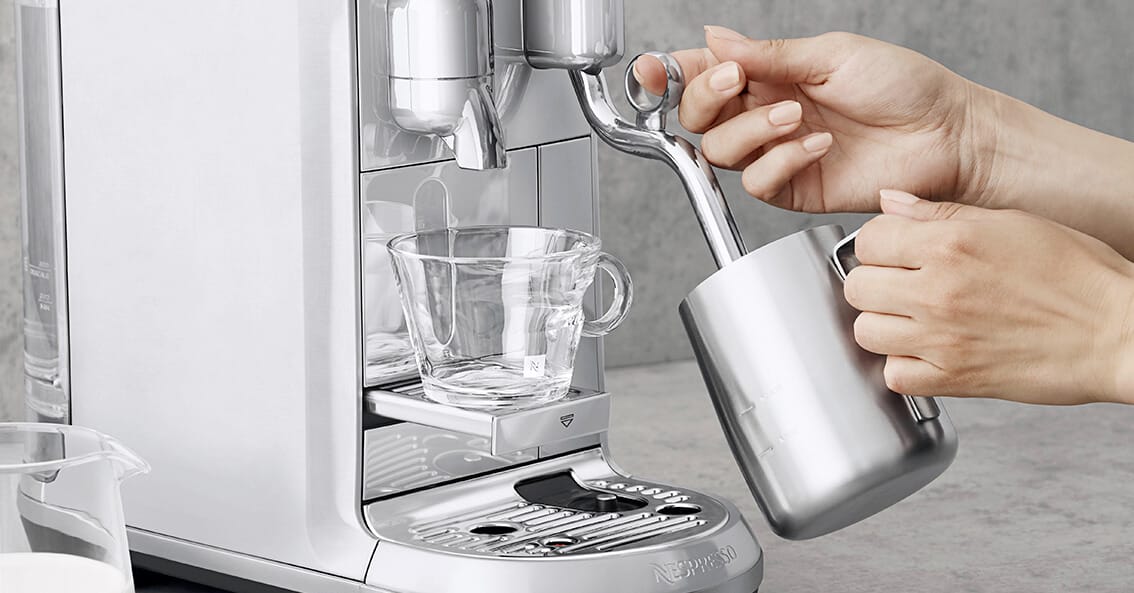 Calentando la leche con máquina Nespresso