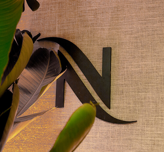 Logotipo Nespresso en tela arpillera