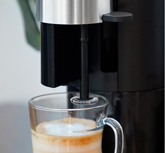 Máquina Nespresso Atelier cafetera con leche