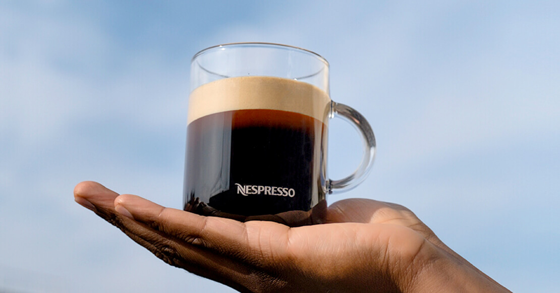 Reciclar aluminio en taza de café