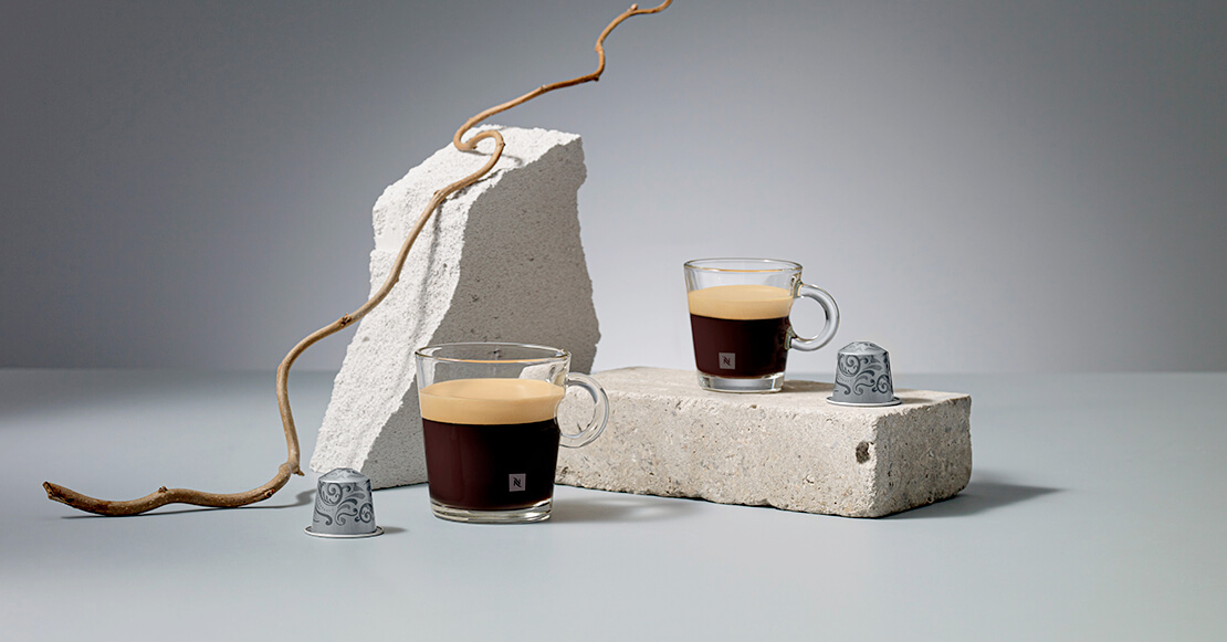 Dos tazas de café de vidrio