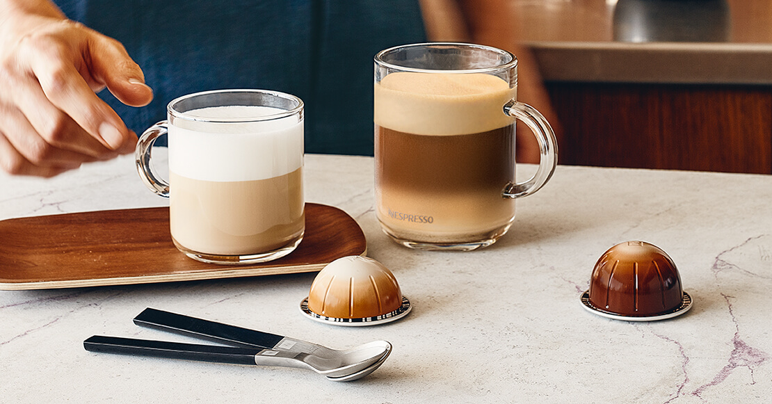 Cafés con leche con abundante espuma y cápsulas Nespresso®