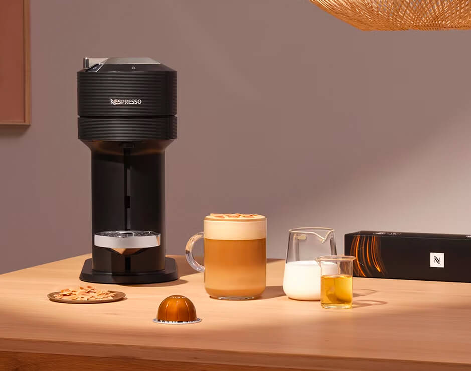 Almond Reverso con Bianco Forte y máquina Nespresso