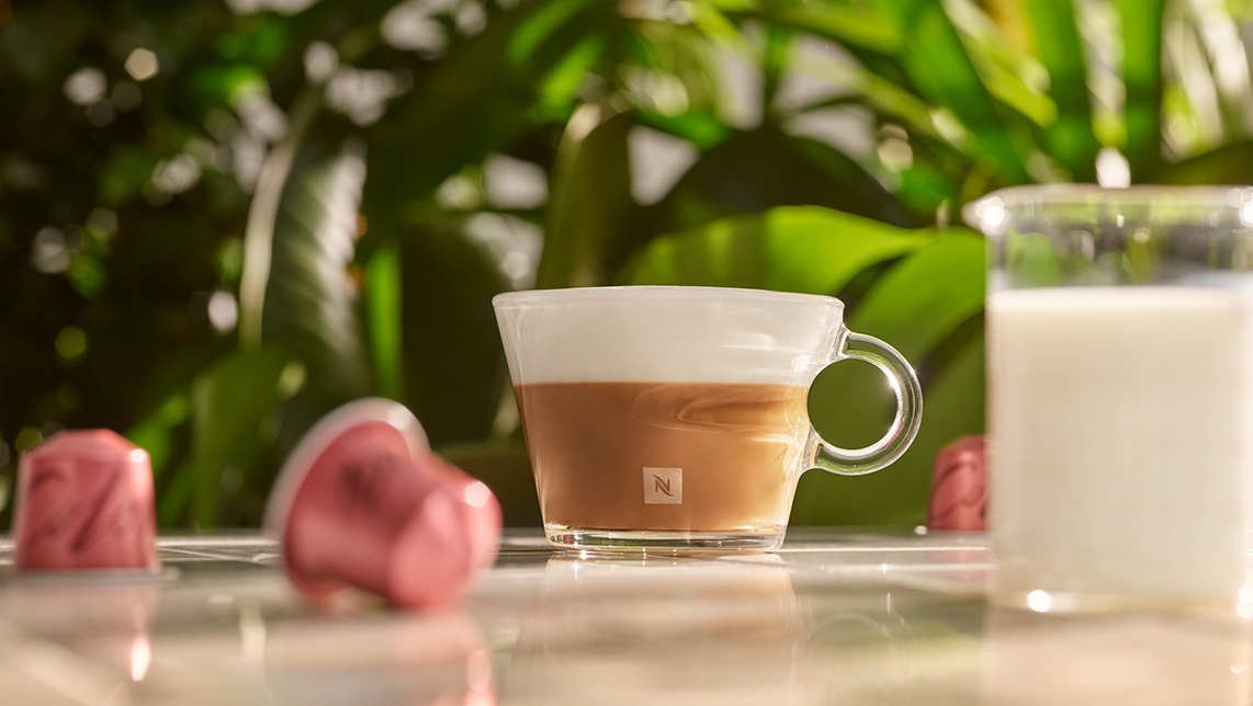 Tomar café con leche vegetal