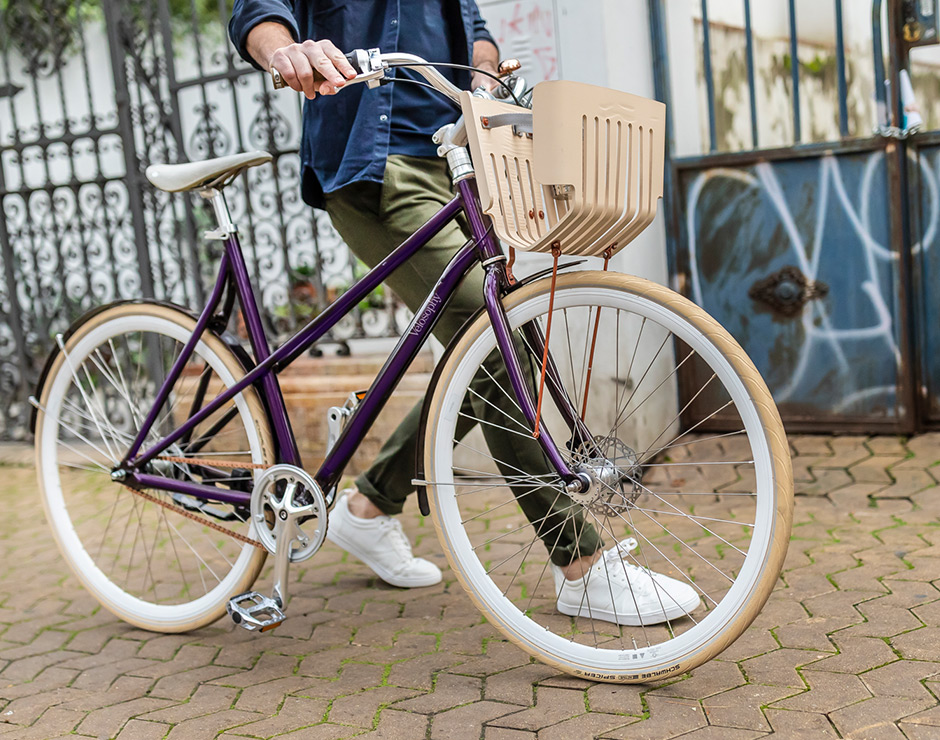 Bicicleta con ruedas blancas