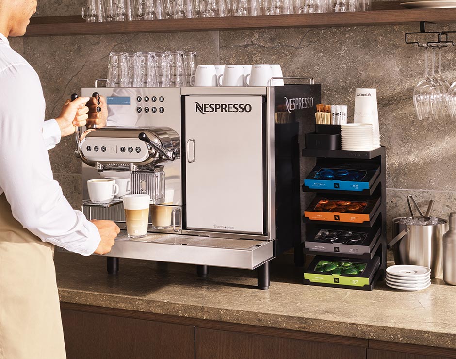 Cafetera encima de la encimera