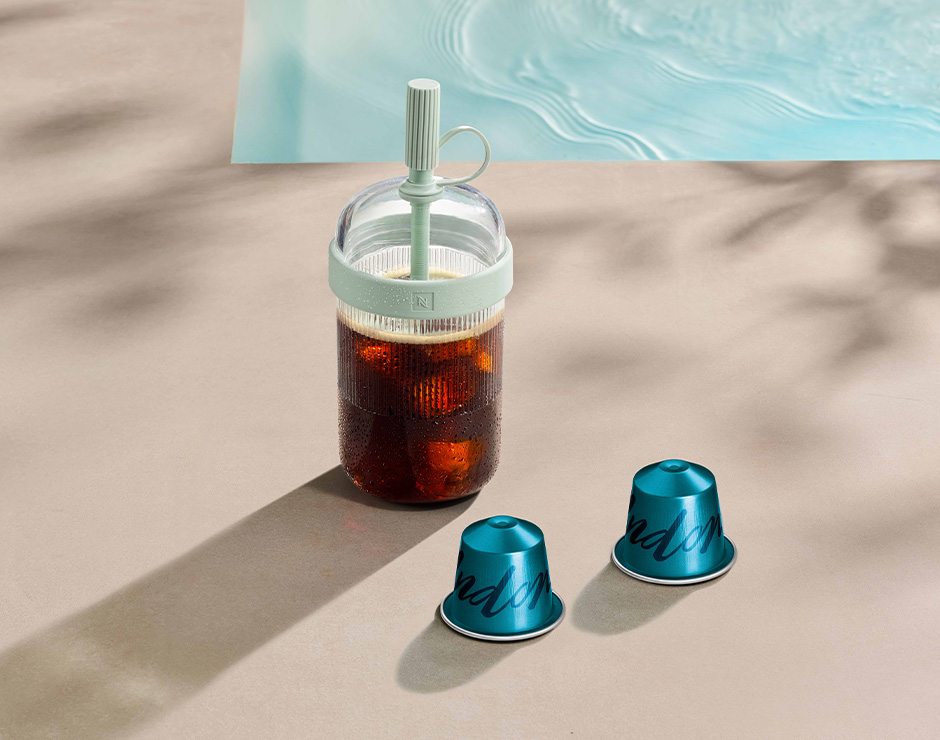 Café en tumbler de color celeste