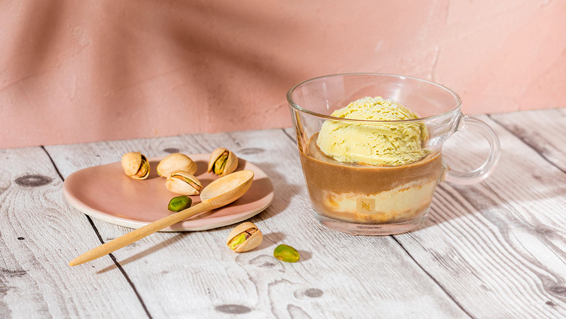 Café con bola de helado