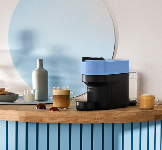Máquina de café Nespresso de color azul