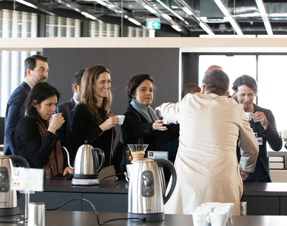 Personas degustando café Nespresso