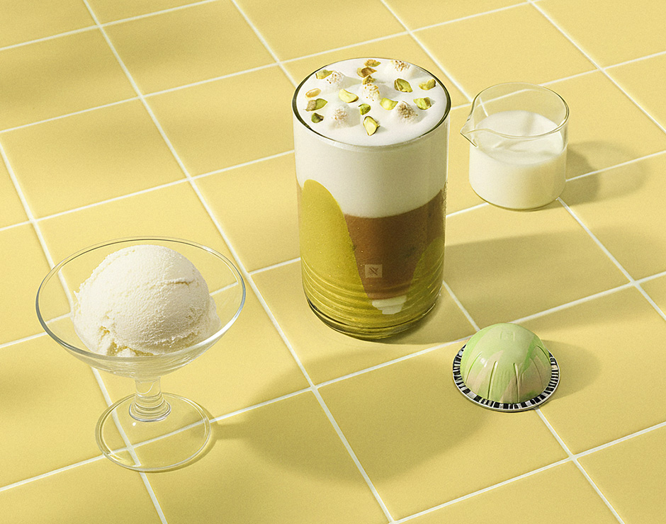 Café con helado de vainilla y pistacho