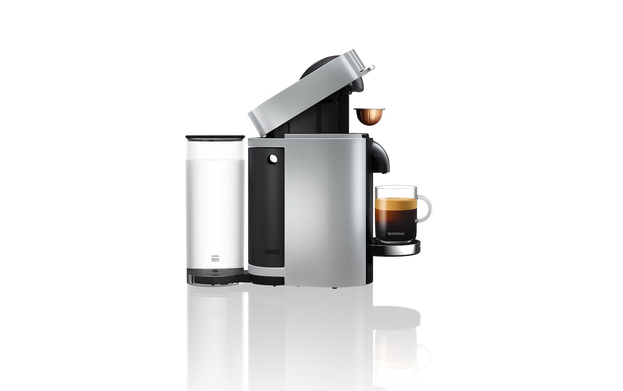 https://www.nespresso.com/ecom/medias/sys_master/public/10592953237534/M-0470-VertuoPlus-Deluxe-Silver-D-PDP-Background-Side.jpg?impolicy=productPdpSafeZone&imwidth=1238
