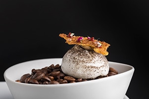 Profiterol de pollo y caf&eacute;