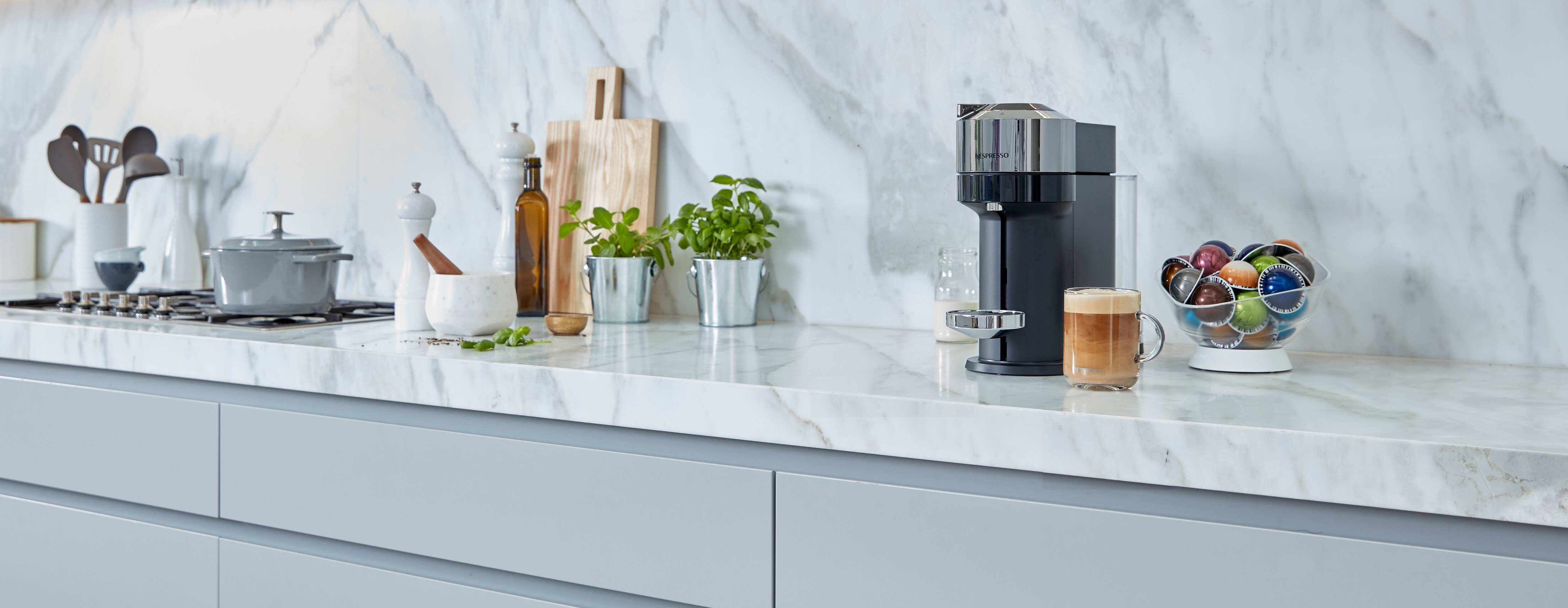 Vertuo Next Coffee Machine in Deluxe 