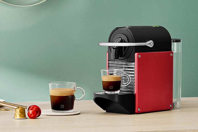 Nespresso Pixie Krups YY1201 - Máquina de café, apagado automático, sistema  calentamiento rápido, 1260 W, 0.7 L, titanio : : Hogar y cocina