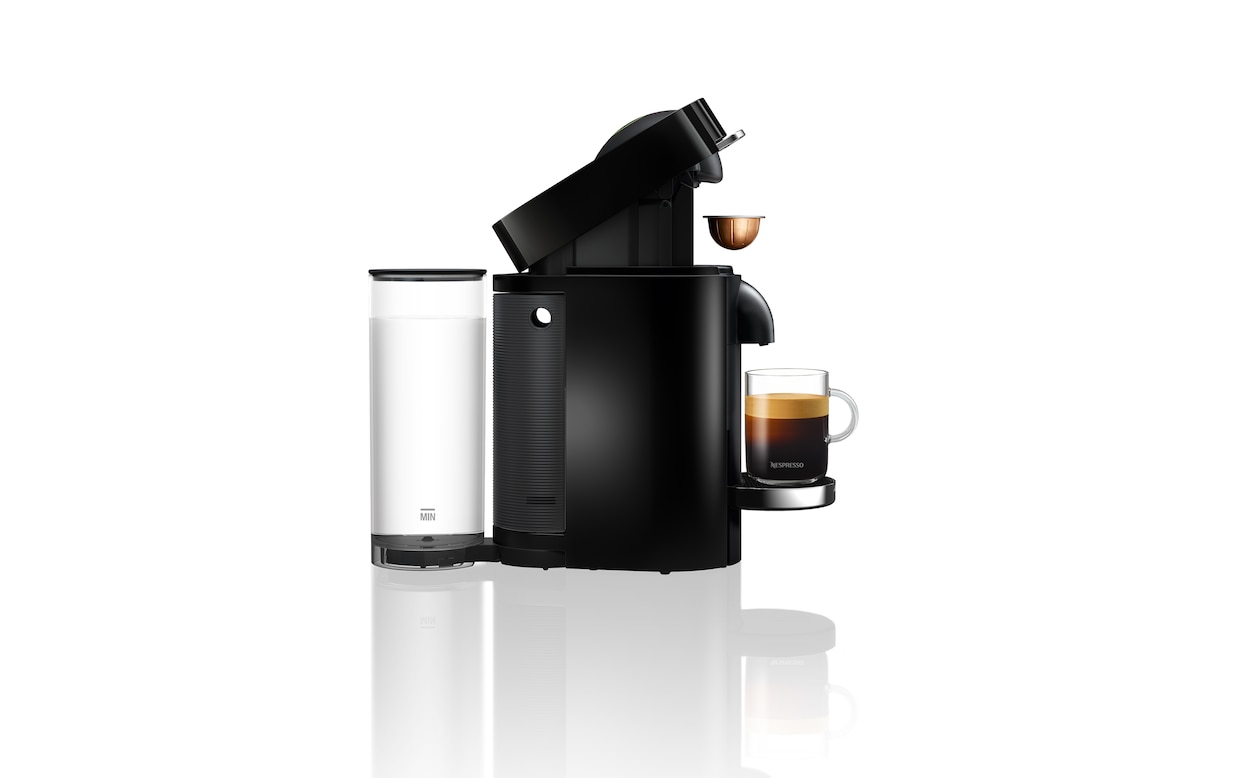 https://www.nespresso.com/ecom/medias/sys_master/public/15607893032990/M-0468-VertuoPlus-Deluxe-Black-D-PDP-Background-Side.jpg?impolicy=productPdpSafeZone&imwidth=1238