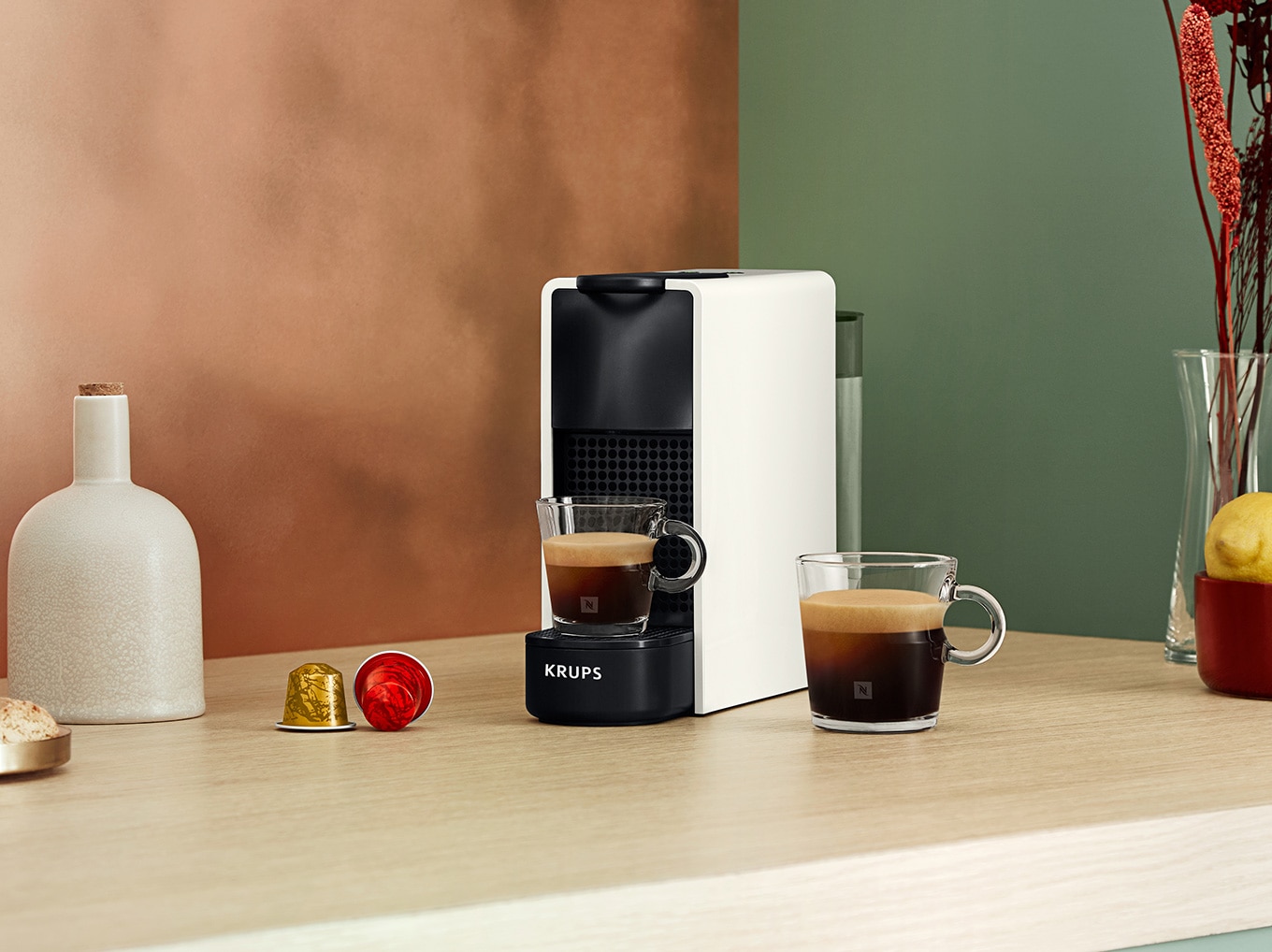 DELTA GAMING  Cafetera Nespresso Essenza Mini C Blanca