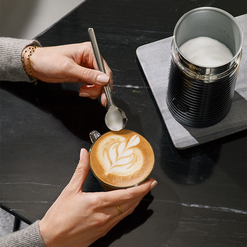 Aeroccino 3 White - Nespresso Milk Frother - Nespresso™ GR