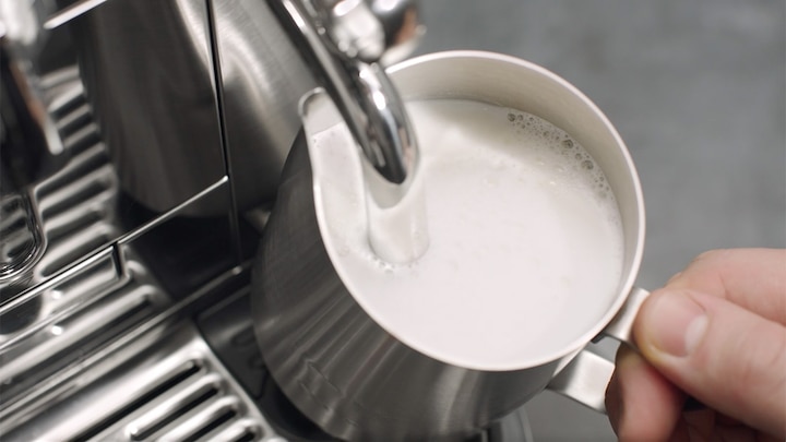 Creatista Plus Nespresso makinesi ve süt potu