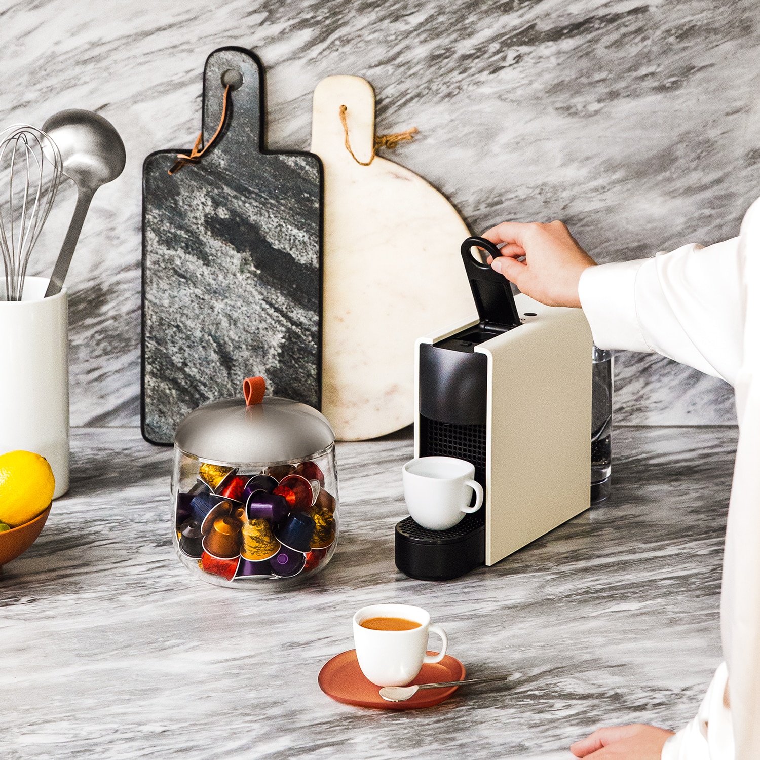 Essenza Mini Black + Milk Frother - Small coffee maker - Nespresso