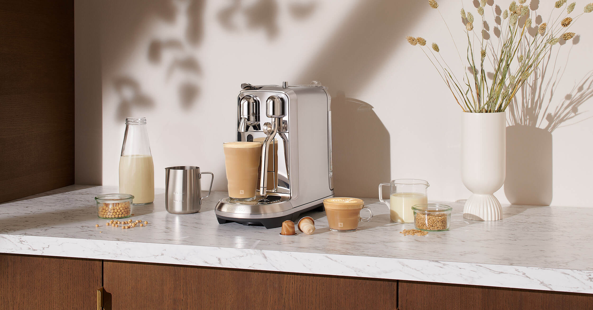 https://www.nespresso.com/ecom/medias/sys_master/public/28587380703262/Header-Best-Milk-2500x1306.jpg