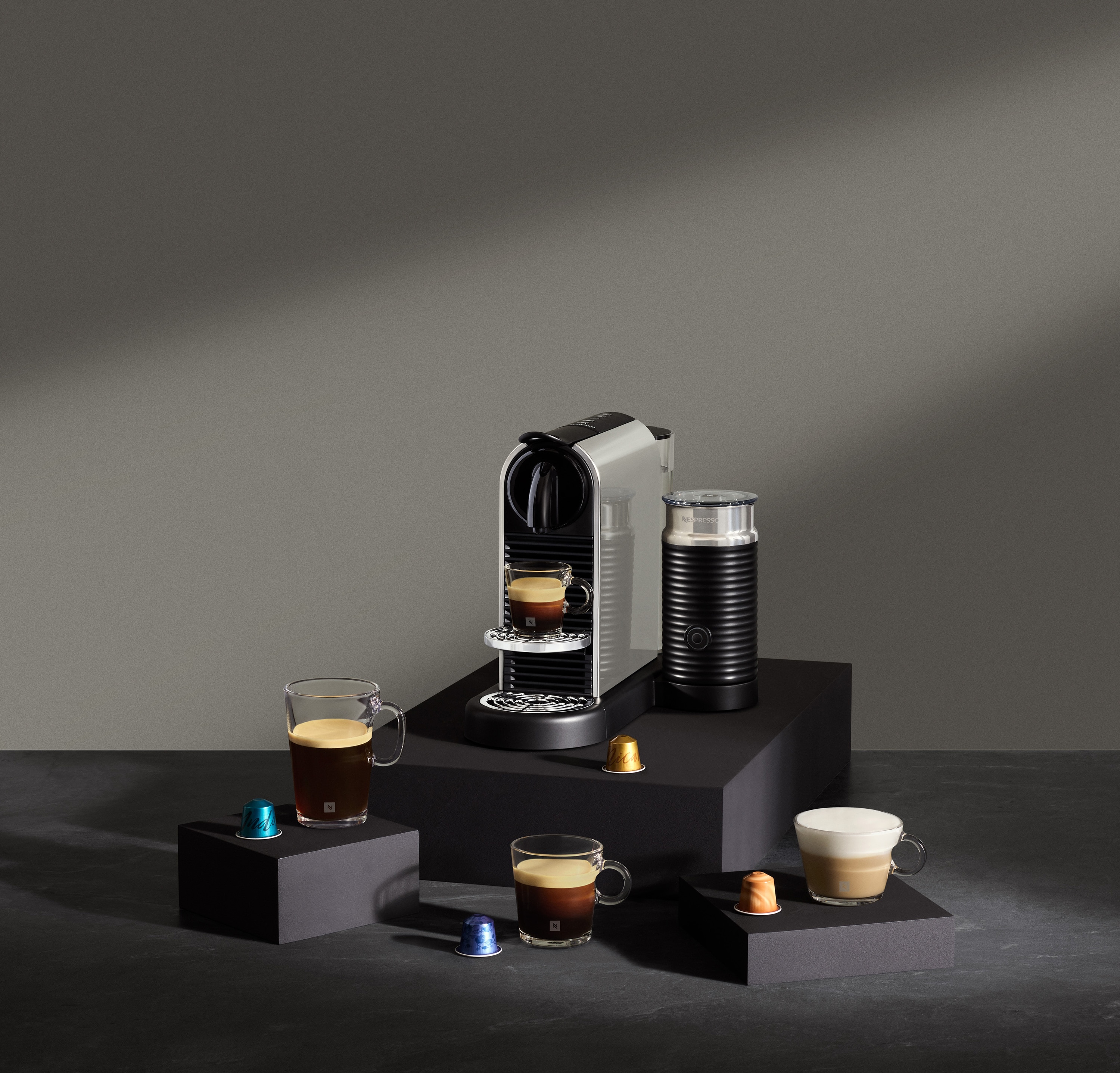 【Nespresso】Citiz Platinum コーヒーメーカー おまけ付 シティズ プラチナム チタン C｜コーヒーメーカー | ネスプレッソ