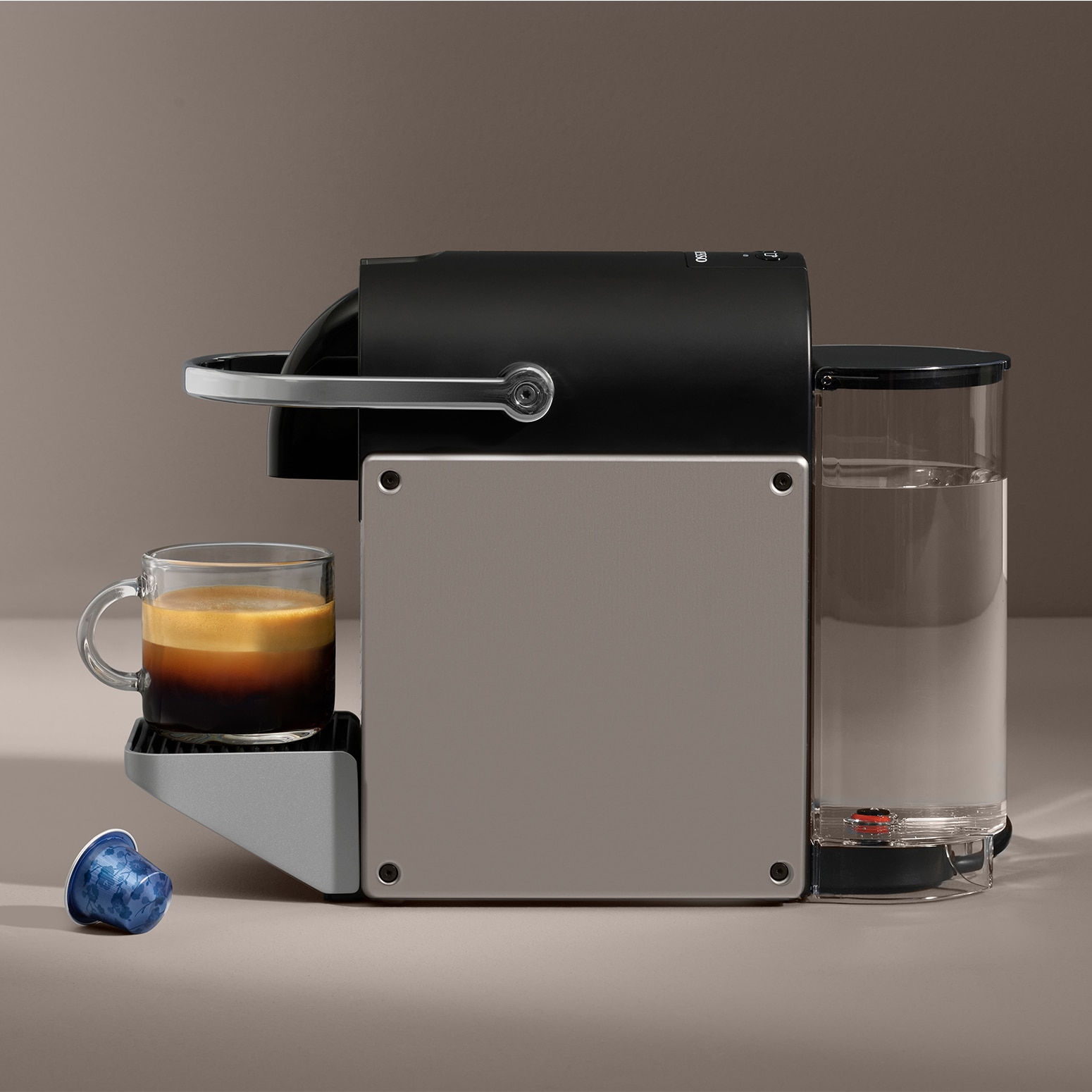 Pixie Titânio 110v | Cafeteira expresso |Nespresso Brasil