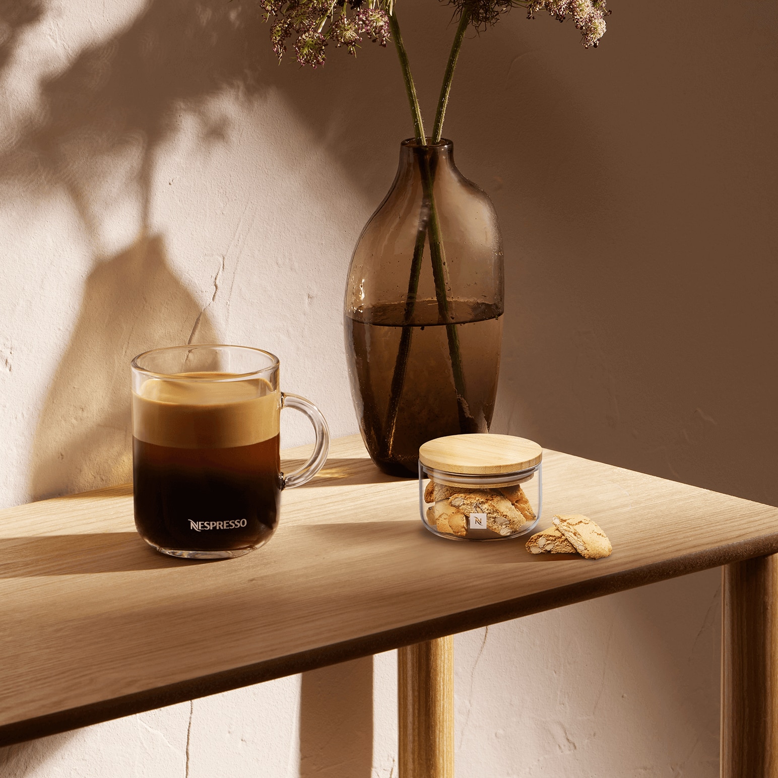 Vertuo-Mug-and-Mini-Display-