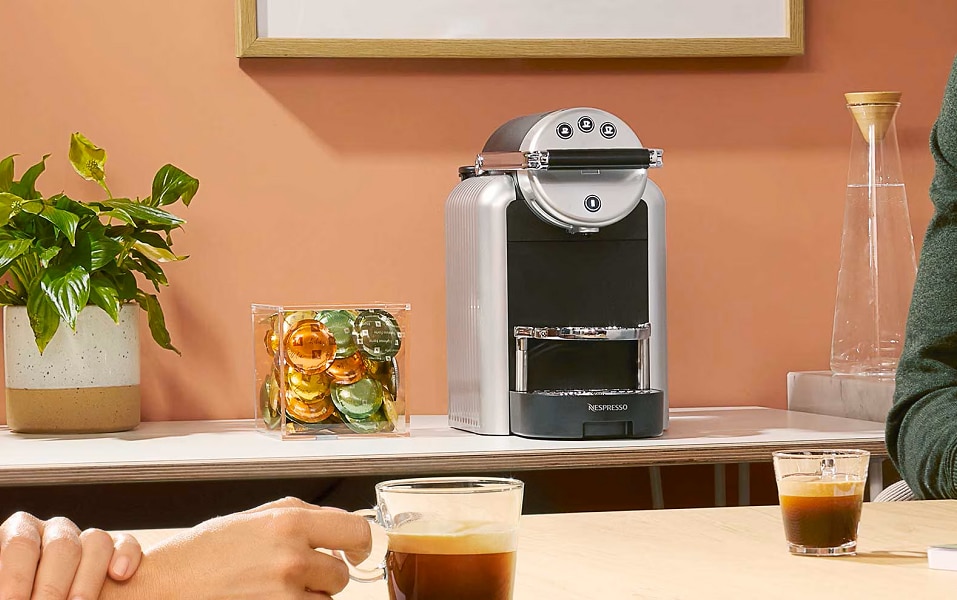 maquina zenious capsulas pro y taza de café