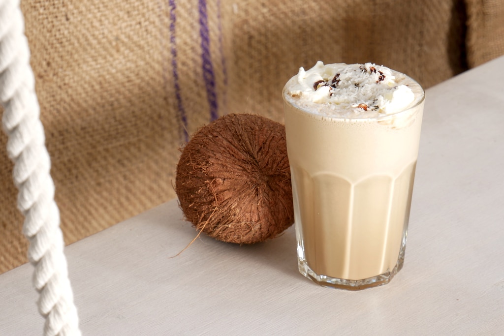 กาแฟลาเต้มะพร้าวปั่น