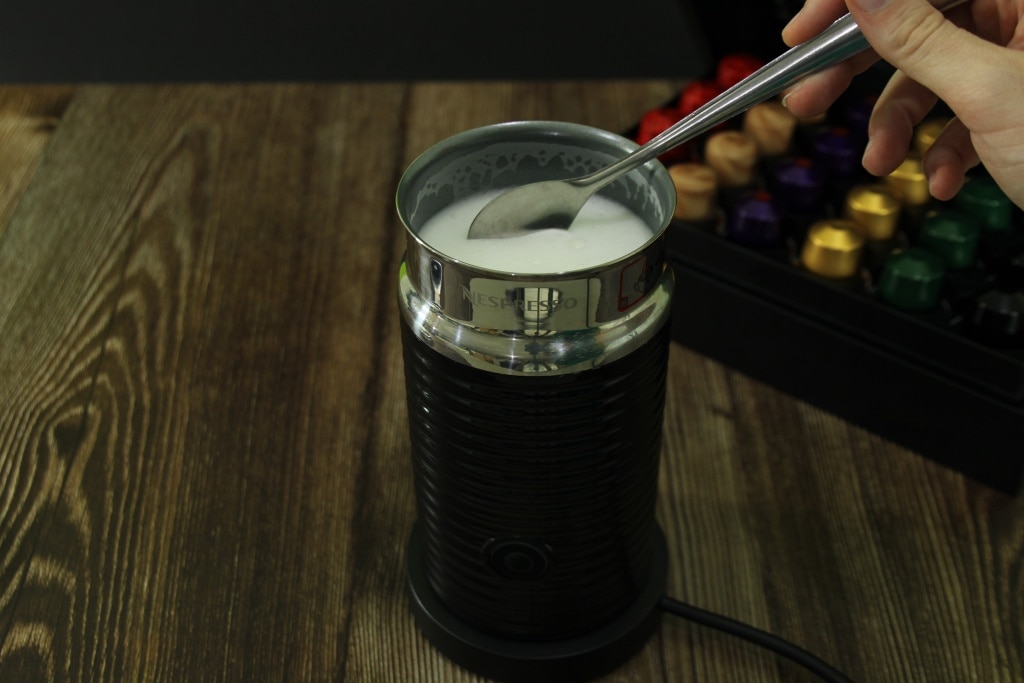 การเตรียมฟองนมด้วย Aeroccino 3