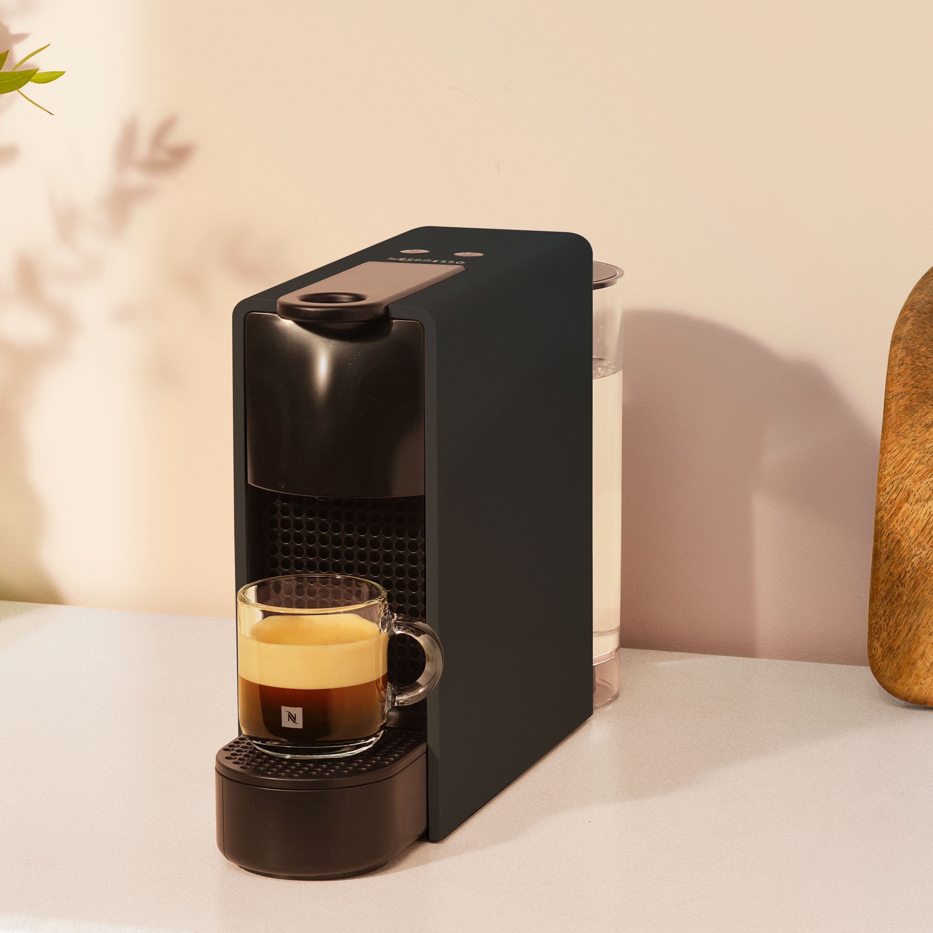 Essenza Mini Preta 110v | Cafeteira expresso| Nespresso
