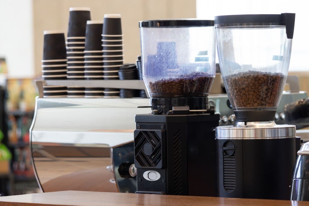 เครื่องชงกาแฟ หนึ่งในสิ่งที่ต้อมีเมื่อต้องการเปิดร้านแฟ