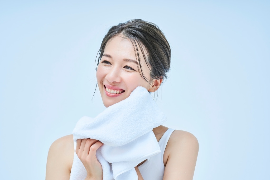 วิธีแก้ง่วงตอนทำงาน ล้างหน้าหรือใช้ผ้าเย็นเช็ดหน้า