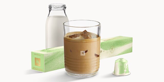 Pistachio Vanilla Flavour Over Ice