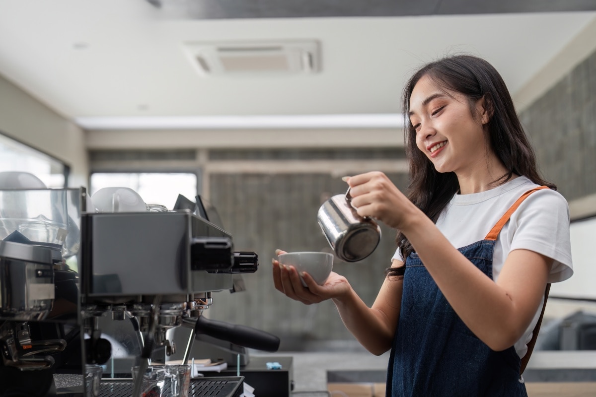 บาริสต้าคืออาชีพอะไร ถ้าอยากเป็นนักชงกาแฟต้องเตรียมตัวอย่างไร