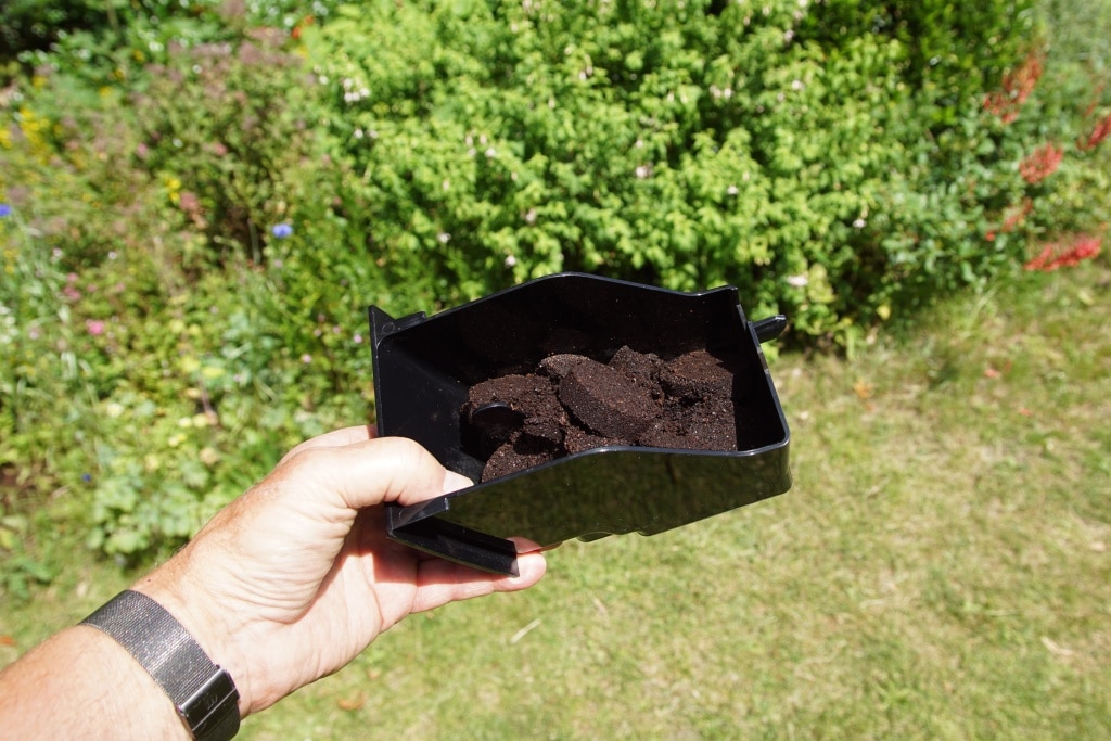 ประโยชน์ของกากกาแฟ ช่วยจำกัดบริเวณ และฝึกให้สัตว์เลี้ยงขับถ่ายเป็นที่