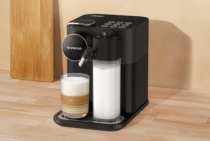 Cafetera  Gran Lattissima Black más cápsulas