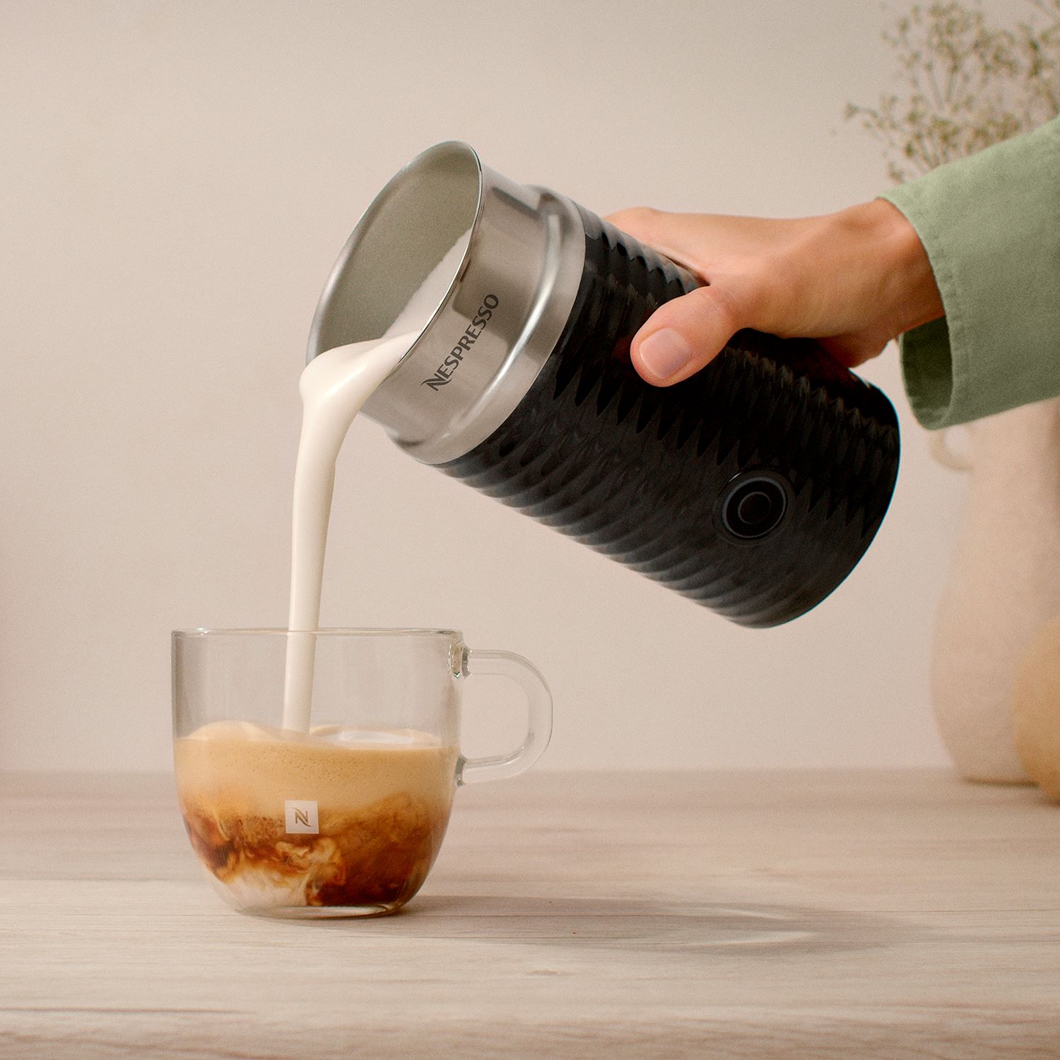 Aeroccino 3 Milk Frother - Accessories - Nespresso™ Chile