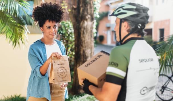 Coleta de cápsulas usadas para reciclagem da Nespresso Professional para clientes
