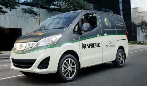 Carro elétrico para retiro de cápsulas usadas para reciclagem da Nespresso Profissional