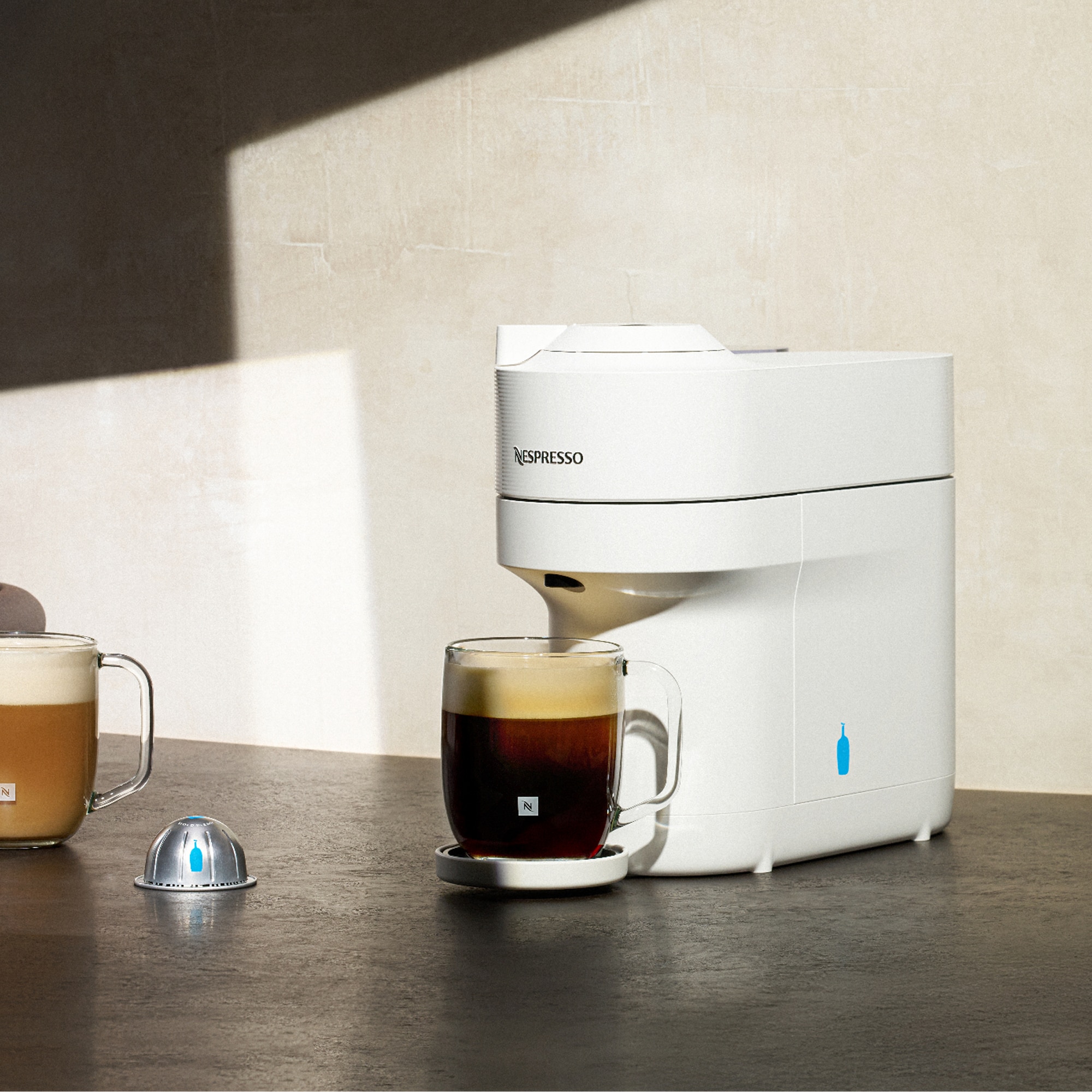 Nespresso Vertuo Pop+ ホワイト 専用カップ付き Vertuo Pop+ Blue Bottle - Coffee Machine - Nespresso Canada