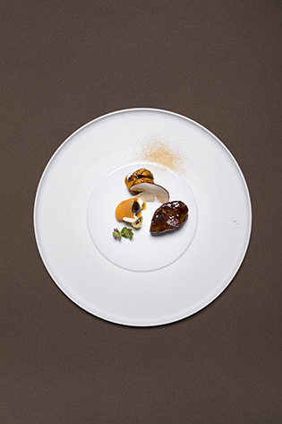 Chevreuil de Chasse, Marrons Grillés, Kabocha, Parfum Grand Cru Dulsão do Brasil 1