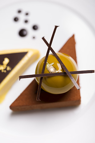 Biscuit Amaretti, Crémeux et Ganache au Grand Cru Arpeggio, Sorbet Passion 4