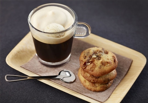 vanilla espresso, caramel milk froth and cookies